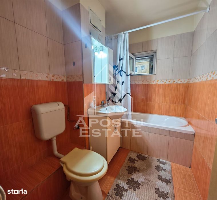 Apartament de vanzare,3 camere si 2 bai,etaj intermediar,zona Aradului