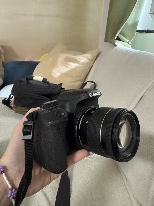 Aparat foto DSLR Cannon 800D