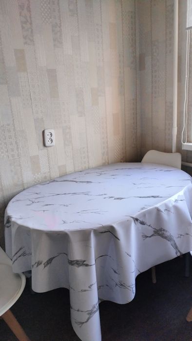 Стол кухонный овальный