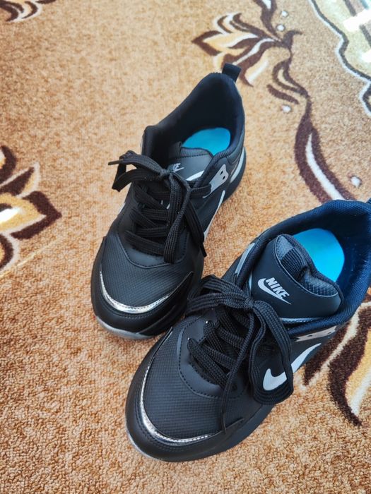 Черни маратонки 37