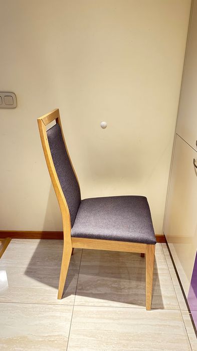 Трапезни столове от масивно дърво