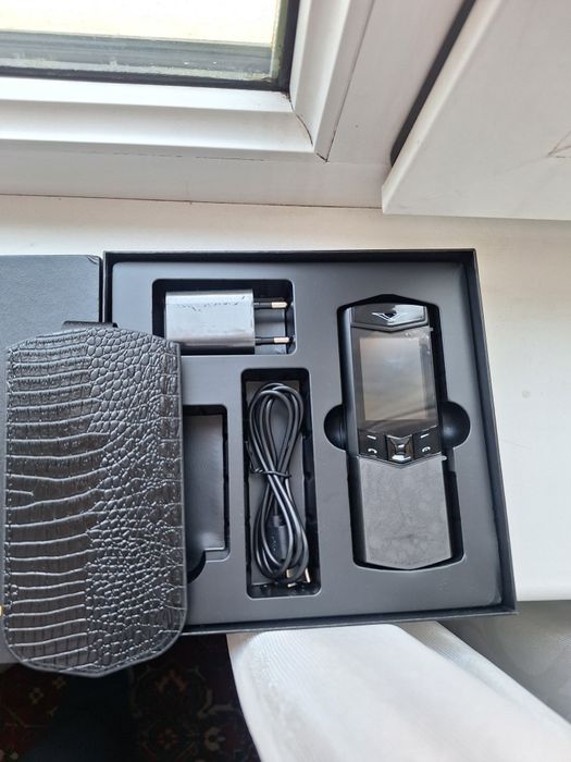 Телефон vertu новый в коробке!