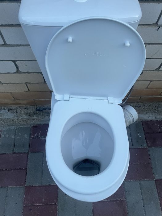 Продам унитаз с бочком б/у