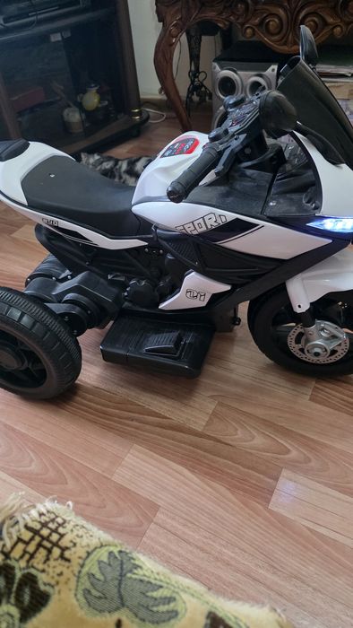 Электромотоцикл на ходу