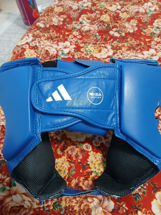 Шлем адидас не использиван