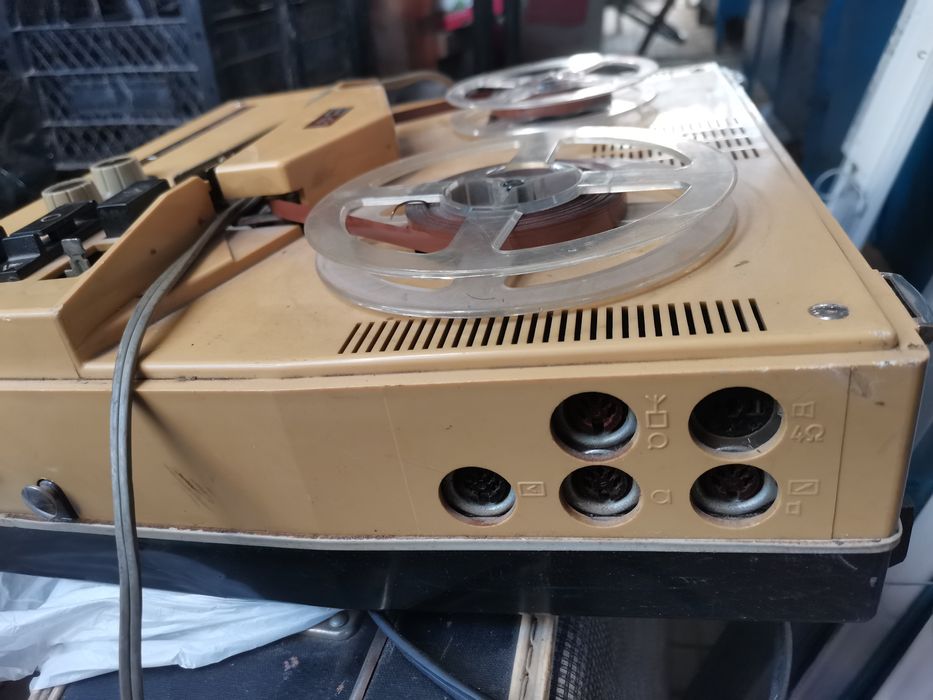 Tesla transistor b41, магнитофон ретро, работещ