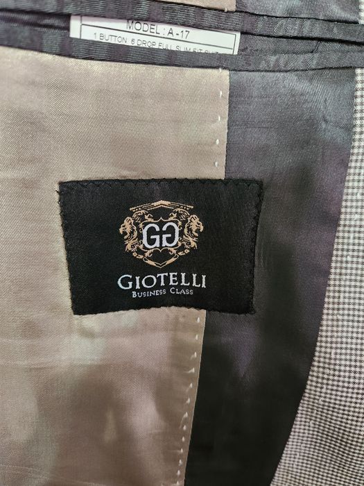 Продам молодежный костюм