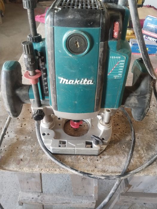Фрезер Makita 2300 FC