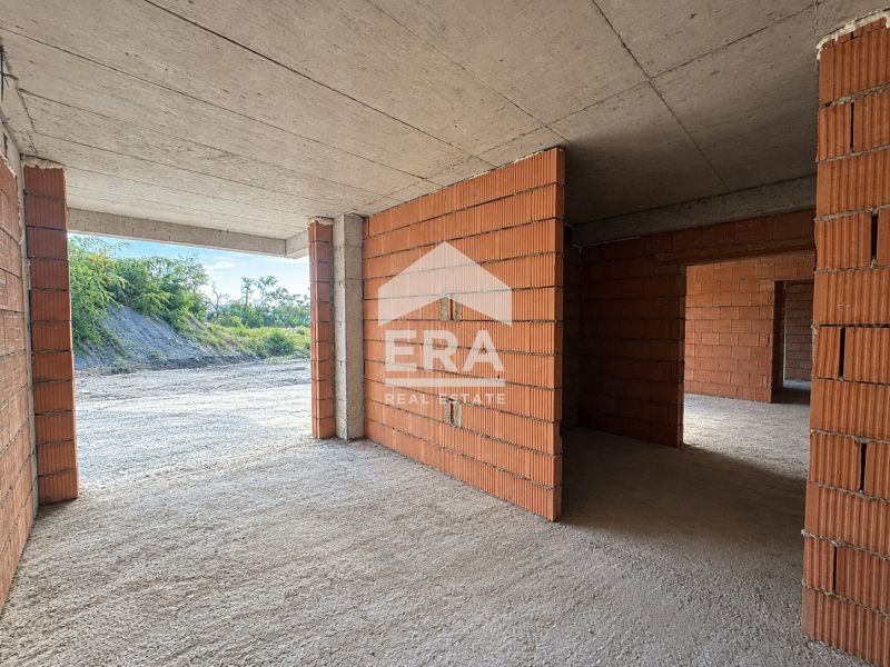 Ексклузивен партерен кабинет за продажба, с голяма тераса, в новостроя
