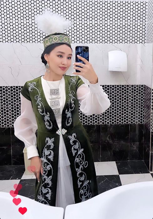 Қазақша көйлектер сатылады