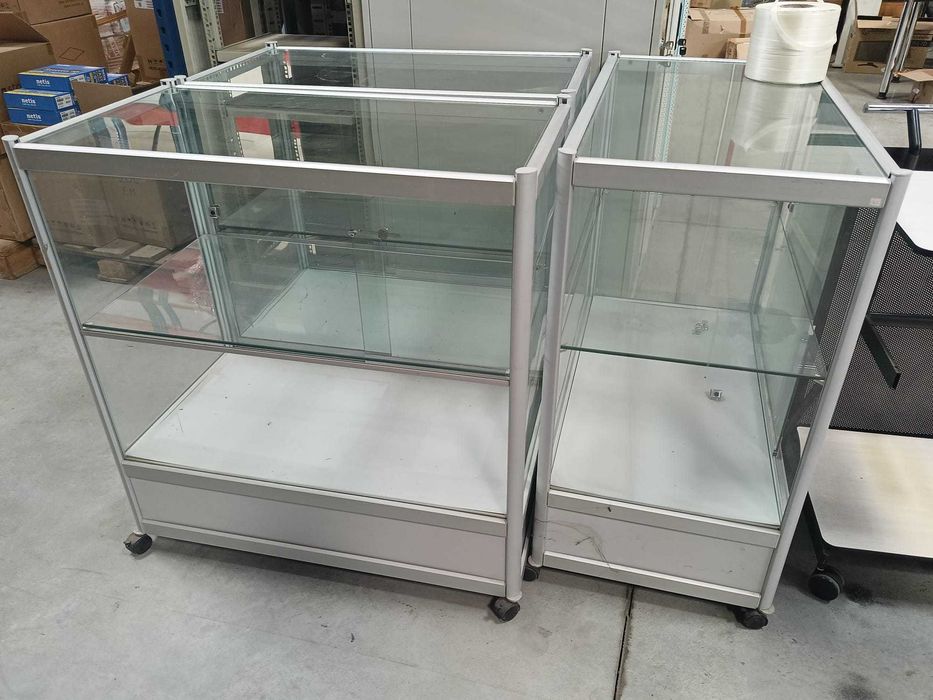 Expozor Vitrină Premium din Sticlă și Aluminiu – Design Modern cu Polițe din Sticlă