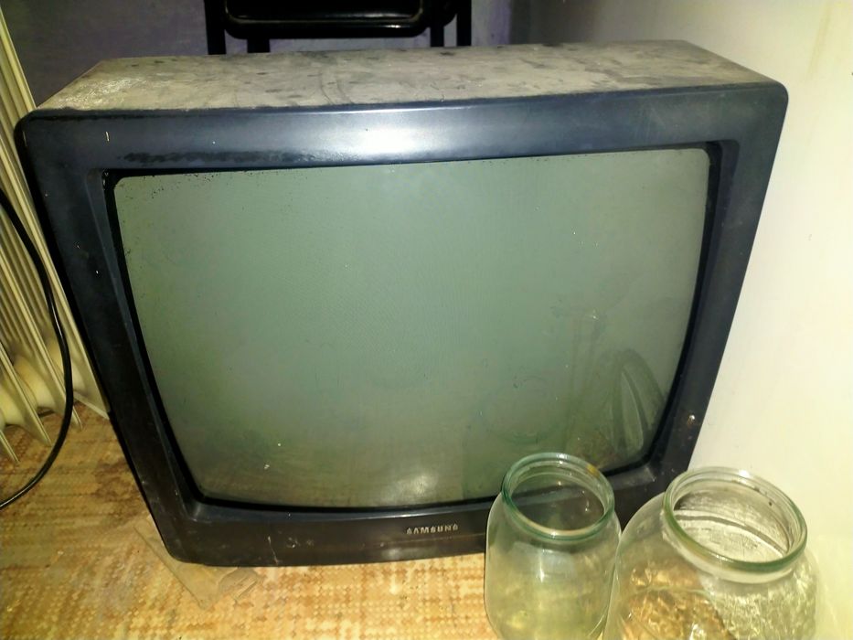 Телевизор Самсунг и Панасоник
