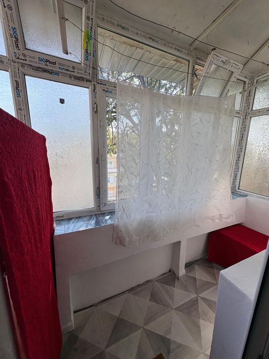 Apartament semidecomandat cu 2 camere
