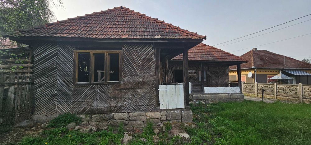 Vand casa  + 1 ha teren arabil