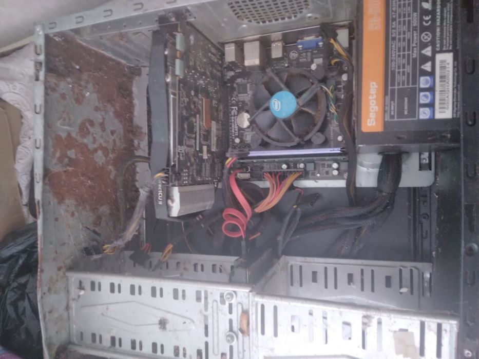 Vând PC Gaming complet funcțional – perfec pentru jocuri ușoare