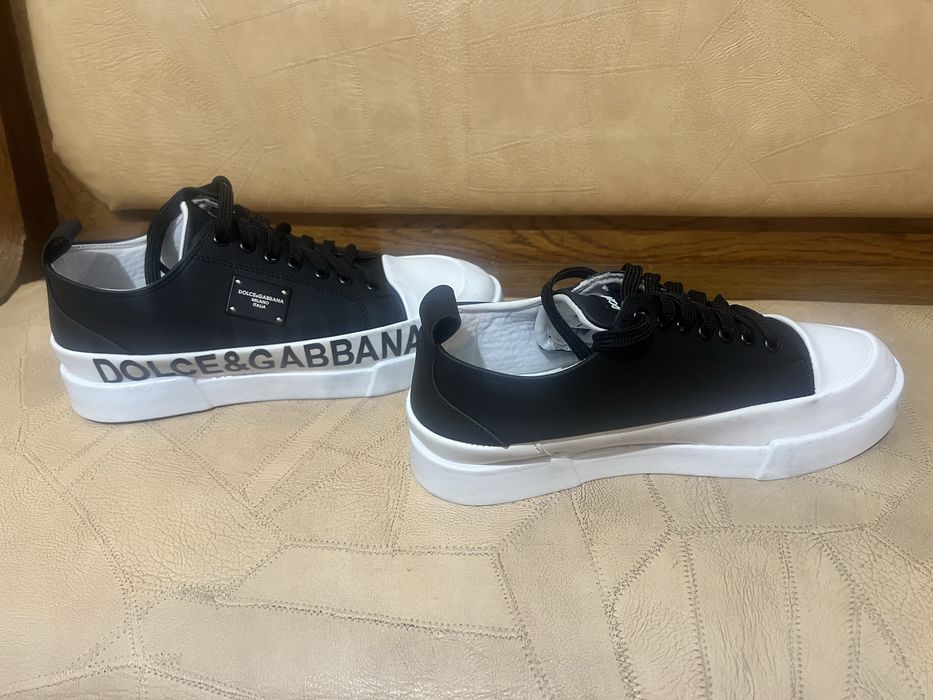 Vand sau schimb  adidasi dilce gabbana