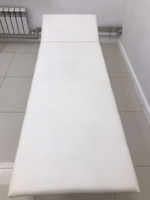 Продам кушетки.