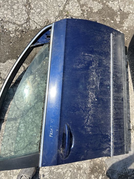 Врата дясна дясно огледало  брава Пасат б6 Passat b6 2006г