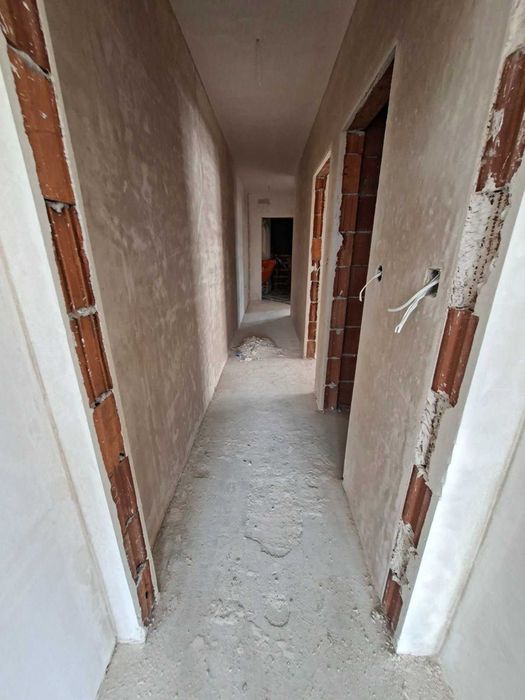 Тристайни апартаменти в новострояща се сграда с АКТ 14, широк център