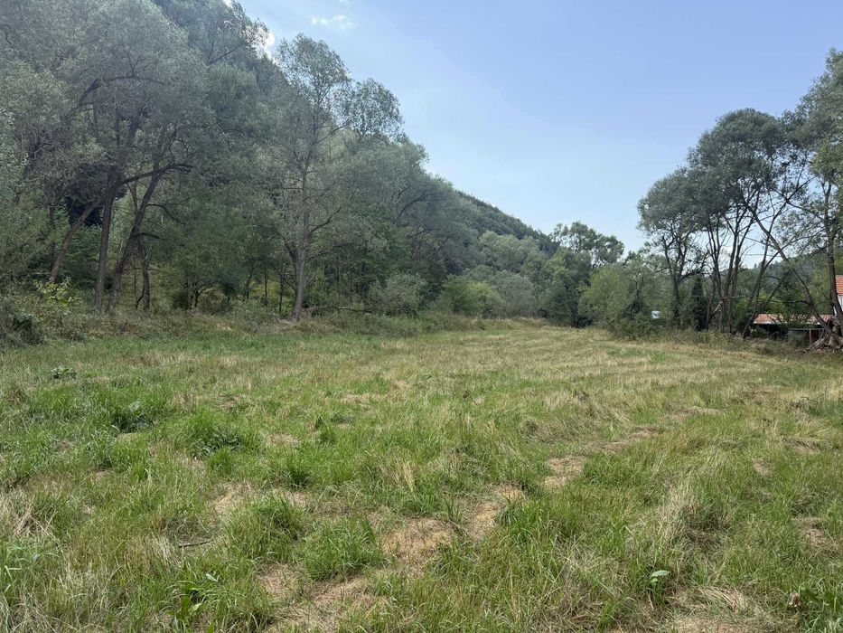 Равен парцел до река, 2050 кв.м., от собственик с.Гинци