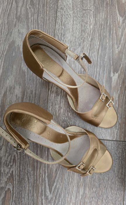 Обувки за латино и салса танци Capezio  – размер 39, отлично състояние