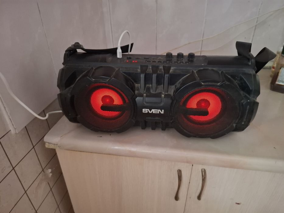 Музыкальный колонка буфер.