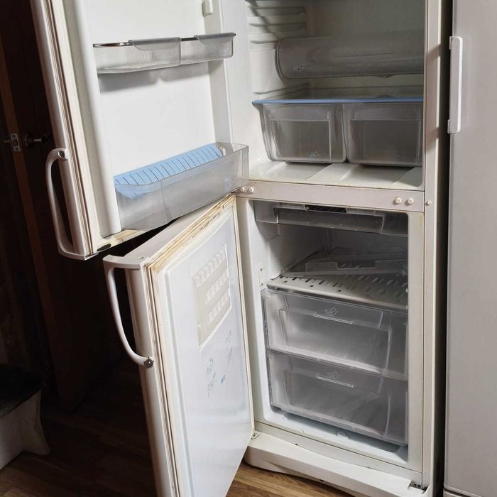 Холодильник Indesit