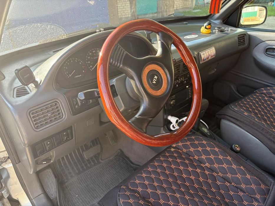 Продам машину Kia Sportage 1