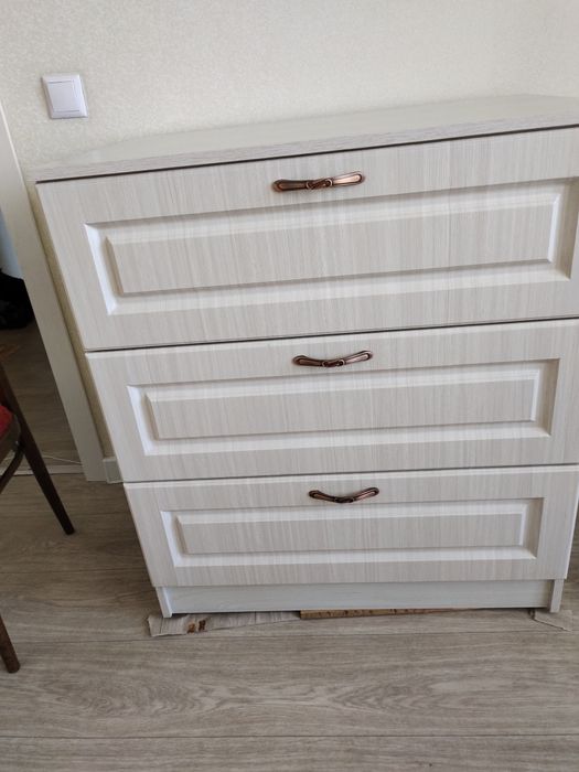 Комод  молочный цвет