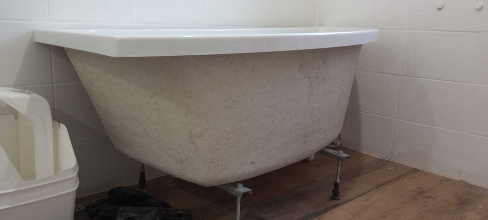 Vand cada Cersanit  si chiuveta Avocado Ravak, pentru bai mici