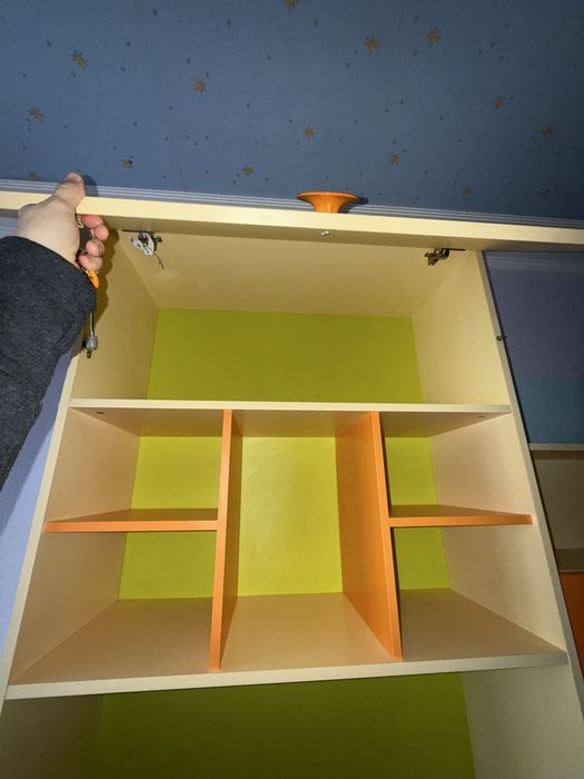 Детский шкаф с полкой