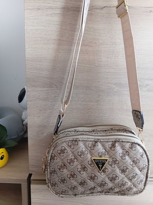 Geanta Guess practica