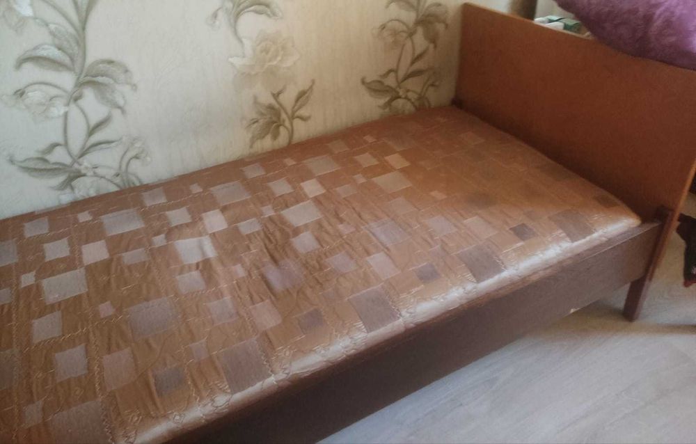 Продам две кровати б/у