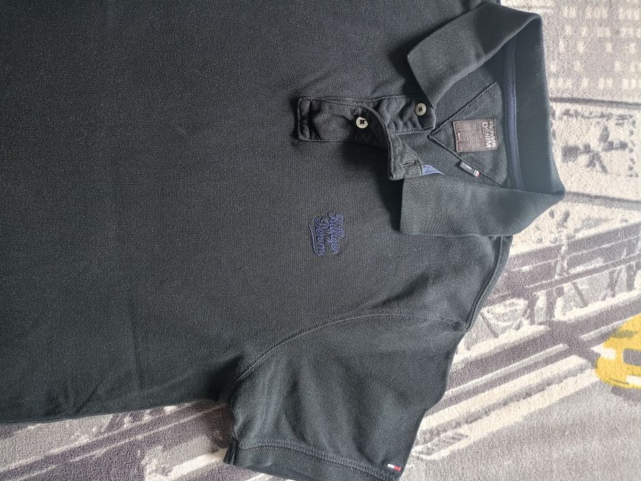Vând tricou polo Tommy Hilfiger, produs de calitate superioara măr. L.
