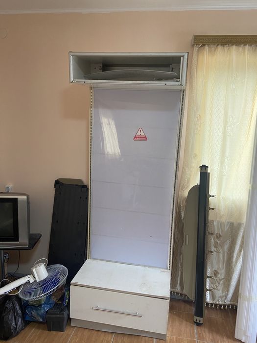 Соочно продам стеллаж, с полками