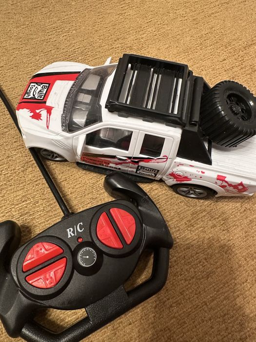 Машинка с пультом управления