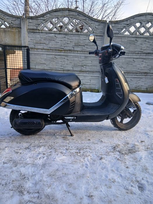 Vând scuter 4 timpi,motor 50 cc, fabricație 2016