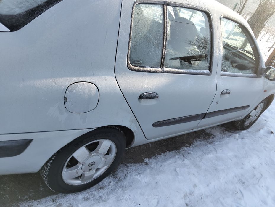 Vind reno clio 14 benzină cu acte valabile an 2002  fiscal  37 milioan