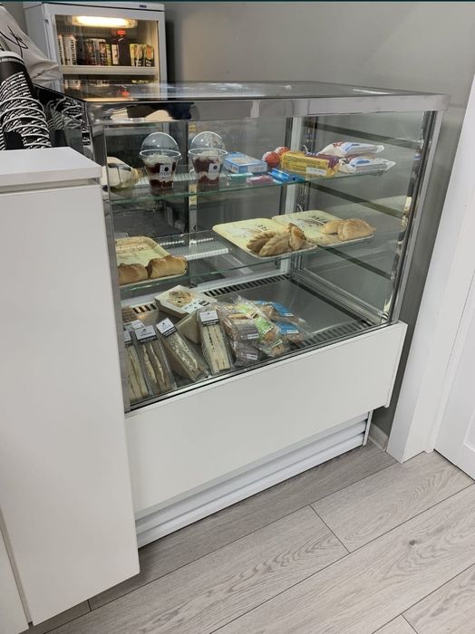 Кондитерские холодильник