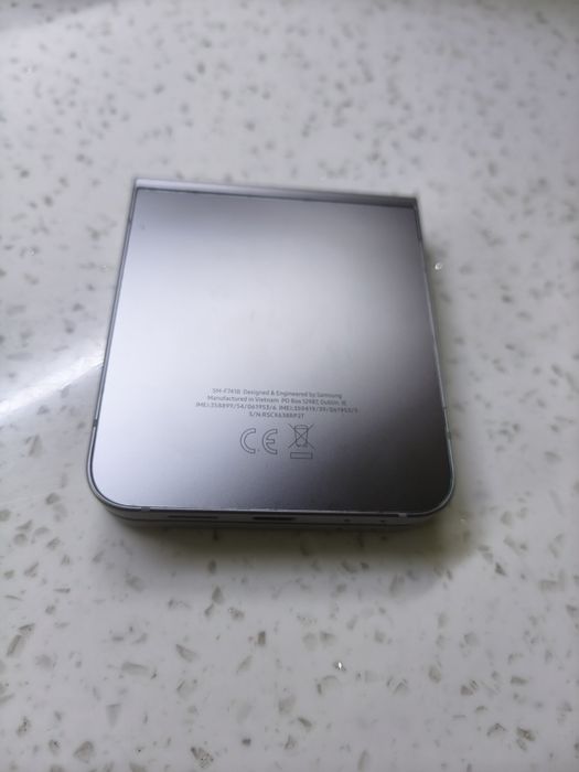 Samsung Flip 6 в идеальном состоянии