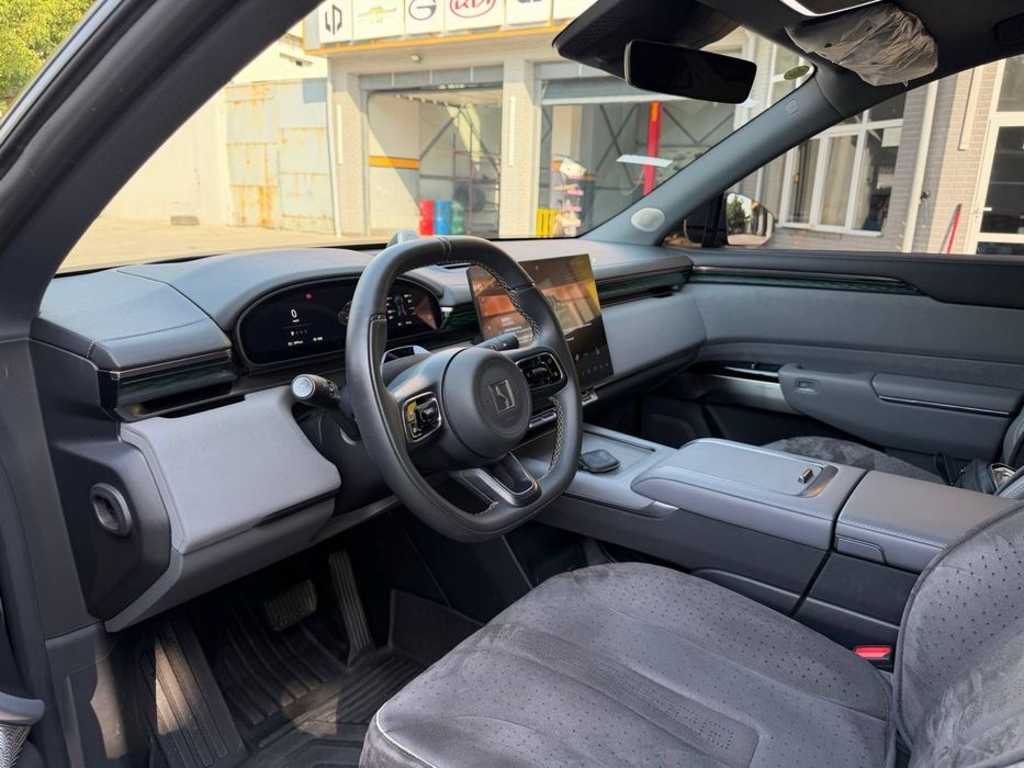 Продается автомобиль zeekr 7X
