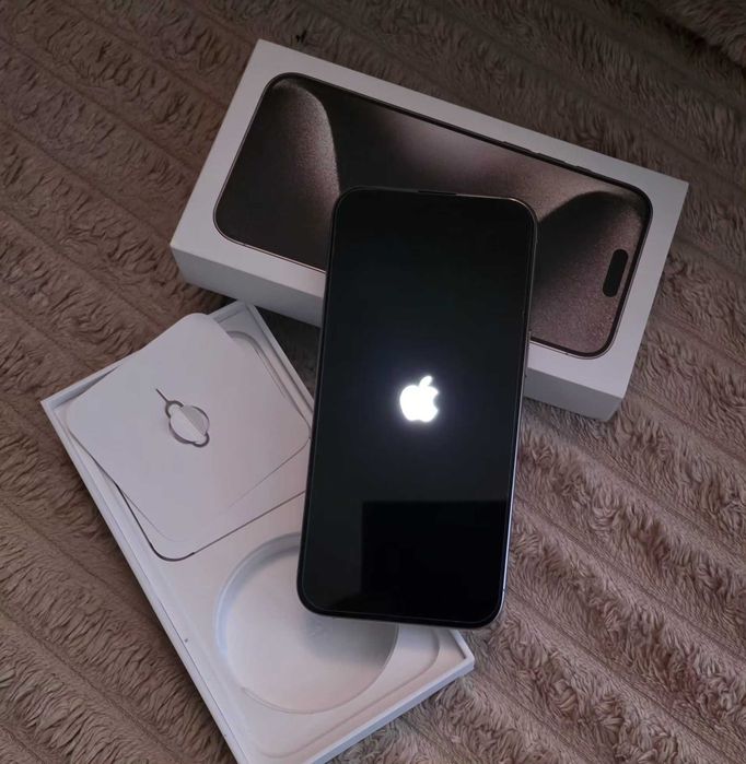 iPhone 15 Pro Max 256GB – Перфектен, с документи от Vivacom