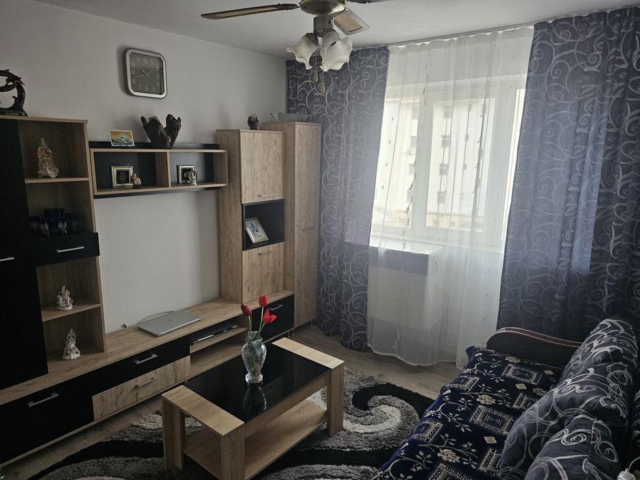 Apartament 3 Camere zona Piata 9 mai de închiriat