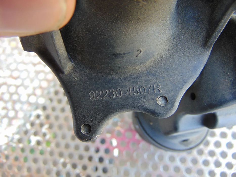 Pompa apa Renault Master 2.3 cod 922304507r Opel Movano Nissan nv400 pompa recirculare apa