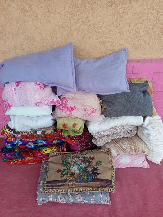 Продам / корпе : подушка : одеял за всё 8000 / .