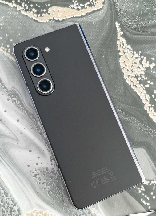 Samsung Galaxy Z Fold 5