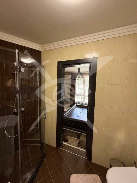 Продава се Четиристаен апартамент в Бургас, Център - 142 кв.м за 1868 €/кв.м - Снимка #12