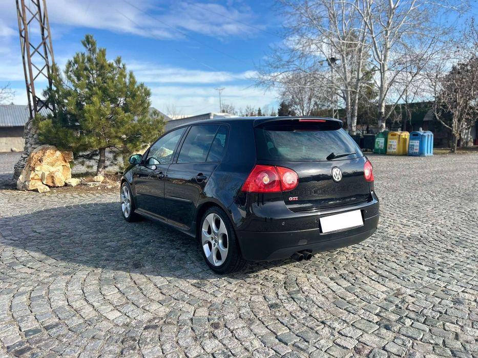 • Продавам голф 5 на ЧАСТИ 1.9tdi 105кс. BKC
Имам още над 17 Голф 5ци