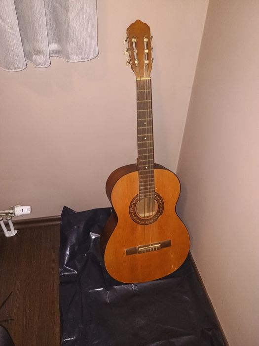 Българска китара Кремона