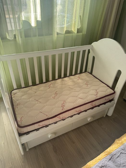 Детска кошара с чекмеджета и матрак  Pierre Cardin